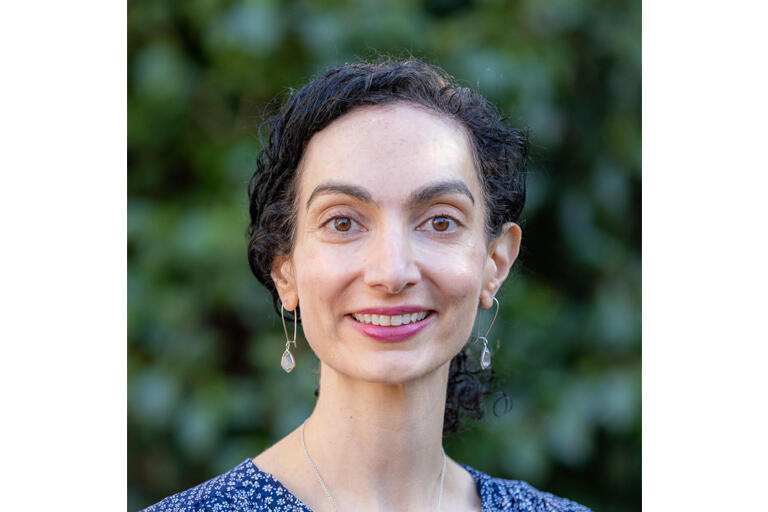 Sara Ayazi Photo