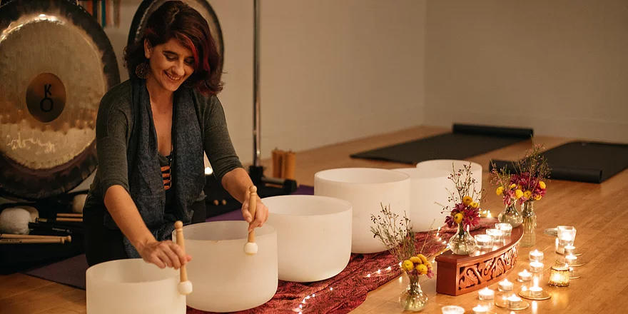 Photo of Melissa Felsenstein practicing sound meditation Photo of Melissa Felsenstein practicing sound meditation
