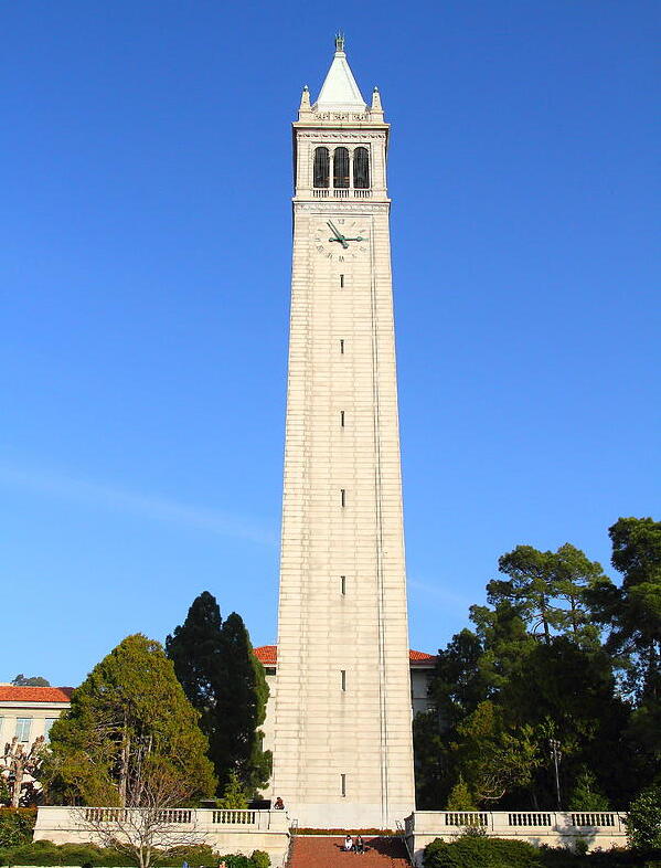 San Francisco Marathon Mile 8 - Course 2022 Landmark - Campanile 